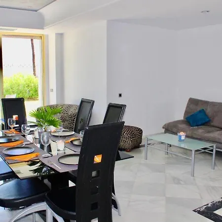 Puerto Banus Luxury Beachfront D * 마르베야